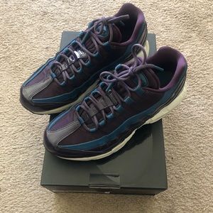 Nike Shoes - Women’s Nike Air Max 95 SE PRM Nike Shoes - Women’s Nike Air Max 95 SE PRM
